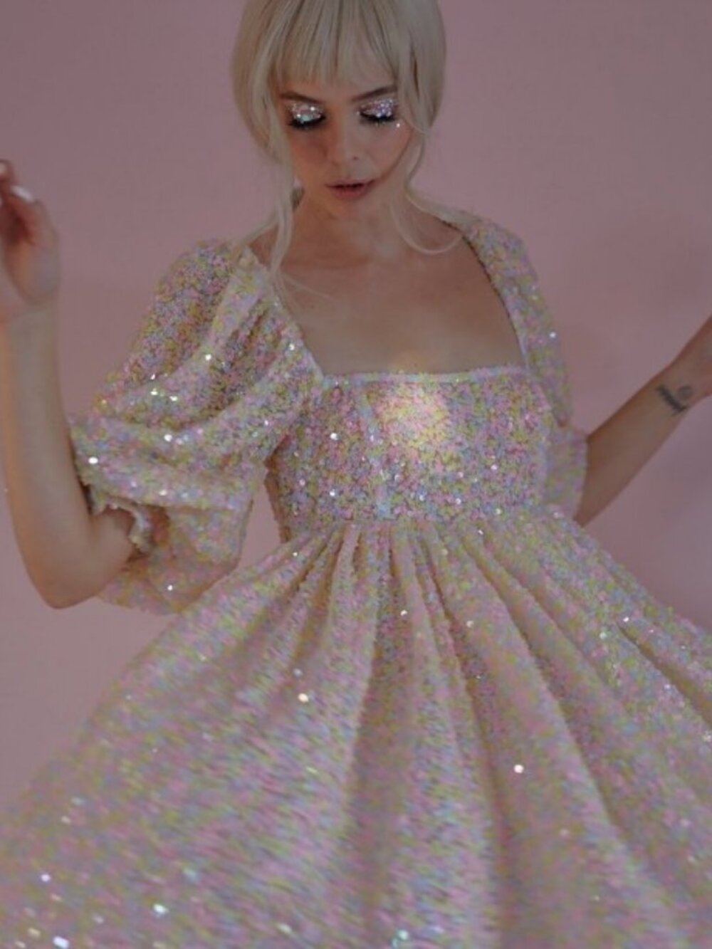 Selkie The Rainbow Sequin Puff size M
